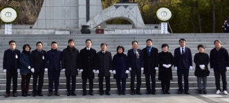 창녕군의회, 충혼탑 신년 참배...새해 의정활동 시작