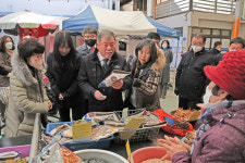 산청군, 명절 맞이 전통시장 활성화 앞장