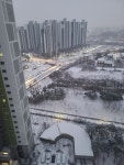 [날씨] 인천 등 중부지방 대설주의보 속 함박눈이 쏟아져 내려