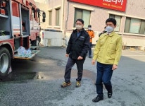 [포토]이태훈 대구 달서구청장, 성서공단 섬유공장 화재 현장 긴급 점검