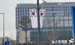세종시, 3.1절 일장기 게양 맞불 작전 한 달 태극기 달기...세종충남대병원 앞