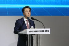 충남 아산 삼성디스플레이, 세계 첫 OLED 8.6세대 라인 구축