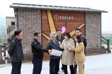 진해구, 석동해뜰광장 공중화장실 설치현장 점검