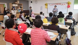 이상근 고성군수, 늘배움학교 찾아 만학도 어르신 격려