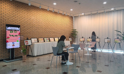 경산시립도서관 1층 로비 문화휴식공간으로 재탄생