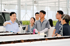 하동군, 미래형 농업모델 스마트팜 시설하우스 준공