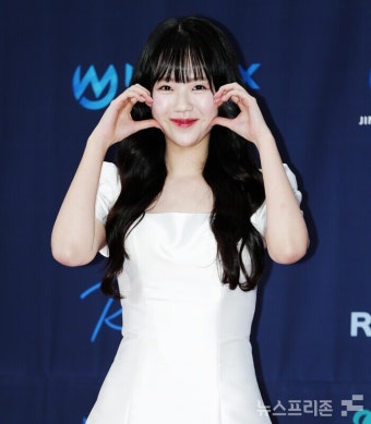 [NF포토] 지예은, '상큼 발랄 볼하트'(아시아모델어워즈)