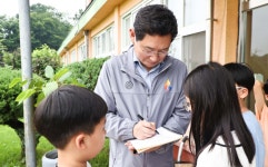 이상일 용인특례시장, 담당공무원과 함께 교육부‧경기도교육청 509억원 재정 지원 받아