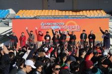 해군과 함께 달리는 제16회 진해마라톤대회 성황리 열려