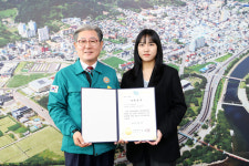 [포토] (주)스마트환경, 의령군장학회 장학금 500만원 기탁