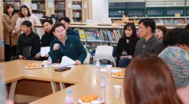 이상일 용인특례시장, 용천초등학교 찾아 수영장 건립 준비 과정과 안전 대책 논의