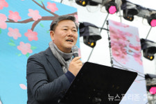 [포토] 진해중원로터리 특설무대서 제18회 가요대전 성황리 열려