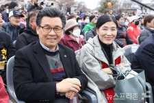 [포토] 진해중원로터리 특설무대서 제18회 가요대전 성황리 열려