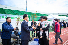 [포토] 남해군, 남해읍 공설운동장서 내 나무 갖기 캠페인