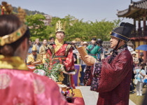 김해가야테마파크, 가야 왕궁결혼식에 2천여 명 운집