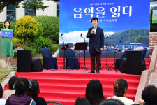 진주시, 음악을 읽다: 연암도서관 작은음악회 성황리에 개최