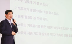 이상일 용인특례시장, 흥덕중학교서 기후 위기 대응과 남극 이야기 특강