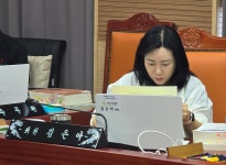 김은아 아산시의원, 산림과 행감서 내부자 운영 업체와 수의 계약 맹비난