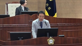 천안시의회 류제국 후반기 부의장 선출, 27표 중 22표로 선출