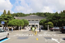 [포토] 추석 명절 진해 천자봉공원묘원 내 천자원