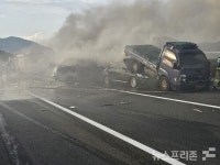 [속보] 대전통영고속도로 하행선 산청군 인근서 4중 추돌...7명 사상