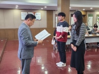 진해구, 3분기 시정발전유공 공무원 표창 전수