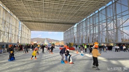 대전시민, 엑스포시민광장 야외스케이트장서 추억 만들기