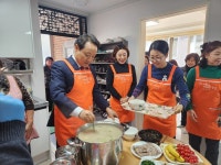 동구, 경로당 어르신에 떡국 나눔 행사 가져