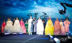 [NF포토] 인터내셔널 슈퍼퀸, 한복궁 특별 패션쇼