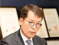 바람 앞 등불된 김성태 기업은행장, 은폐 의혹에 노사갈등까지 악재 첩첩산중
