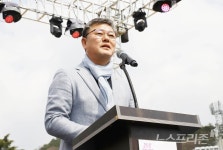 [포토] 진해 중원로터리 특설무대서 제19회 진해군항제 가요대전