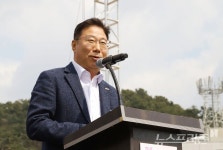 [포토] 진해 중원로터리 특설무대서 제19회 진해군항제 가요대전