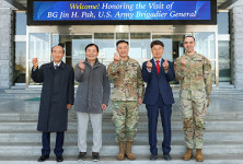한국계 최초 주한미군 장성 박진 제19지원사령부 사령관, 영남대 공식 방문