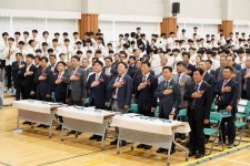 정현섭 진해구청장 진해중앙고가 세계로 웅비하는 인재의 요람 되길