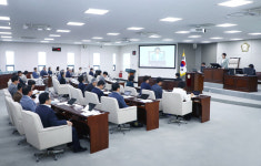 송파구의회 제322회 임시회의 개회 ...2025년 추경안 심사