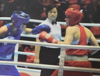 대한 복싱협회 첫 여성 국제심판 이혜옥씨와 심판위원들