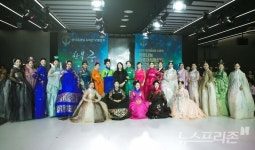 [포토] 이은진, 한복궁 모델들과~(인터내셔널슈퍼퀸)