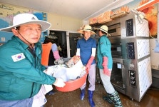 [포토] 경남도의회, 이틀째 수해 복구 총력...피해 극심한 산청으로