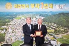 의령군 전임수 명예군수, 신포숲 목재문화체험장 사업 현안 살펴