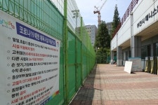 테니스장이 다시 폐쇄되고 있다