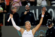 중국 정친원이 사바렌카의 산을 넘었다