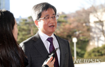 '블랙리스트' 의혹으로 위기 맞은 사법부, 김명수 대법원장 후속조치로 신뢰 회복할까