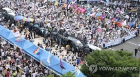 퀴어축제는 서울광장, 동성애 반대집회는 대한문…퀴어축제 유래는?