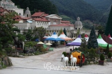 불빛동화축제 벌이는 포천허브아일랜드, 맛집과 숙박건물까지 갖춰 경기도 가볼만한 곳 중 으뜸 여행지! 신북온천, 한탄강하늘다리도 추천명소