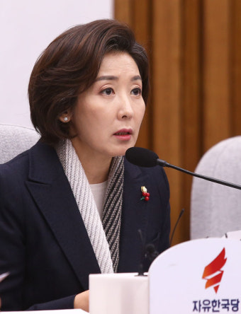 [업다운포토] 나경원 한국당 원내대표 