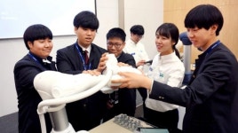 공장 협동작업부터 반려동물 도우미까지...로봇에 집중하는 대기업들