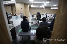 5년동안 구직급여 3회 이상 타면 수급액 최대 절반까지 깎는다