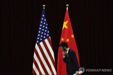 미국은 관세폭탄, EU는 무역장벽...위기의 철강업계 돌파구는?