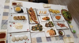대게를 택하면 회가, 자연산 모듬회를 먹으면 홍게찜이 무료,  속초 맛집 북한횟집