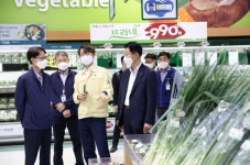 박영범 농식품부 차관,경기 수원 농산물종합유통센터 방역 현장 점검